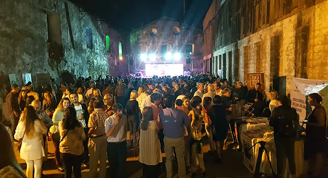 Festival nocturno de la Semana de Harriague en las ruinas de la bodega histórica