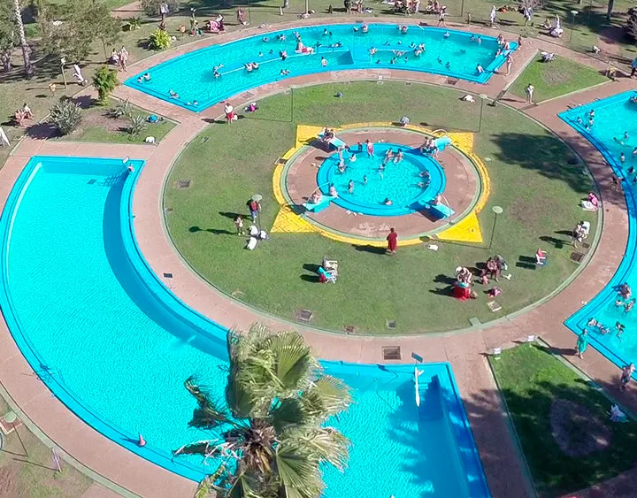 Piscinas termales circulares de Termas del Daymán, Salto, Uruguay